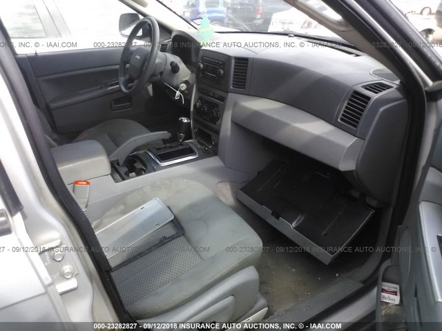 1J4GS48K75C724015 - 2005 JEEP GRAND CHEROKEE LAREDO/COLUMBIA/FREEDOM 银色 照片 5