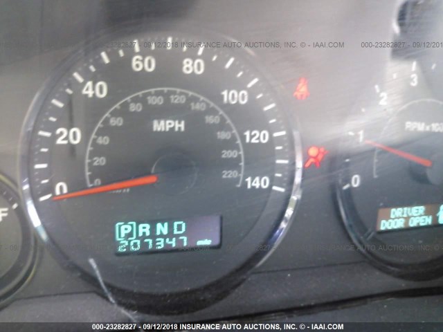 1J4GS48K75C724015 - 2005 JEEP GRAND CHEROKEE LAREDO/COLUMBIA/FREEDOM 银色 照片 7