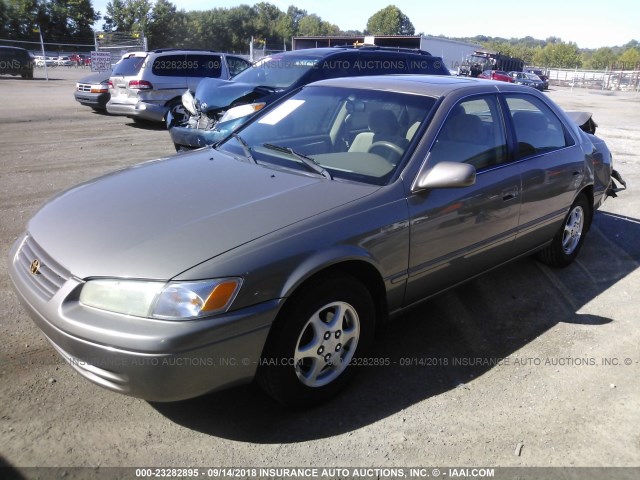 4T1BG22K6XU612121 - 1999 TOYOTA CAMRY CE/LE/XLE 棕色 照片 2