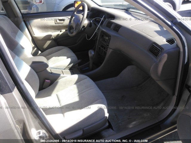 4T1BG22K6XU612121 - 1999 TOYOTA CAMRY CE/LE/XLE 棕色 照片 5