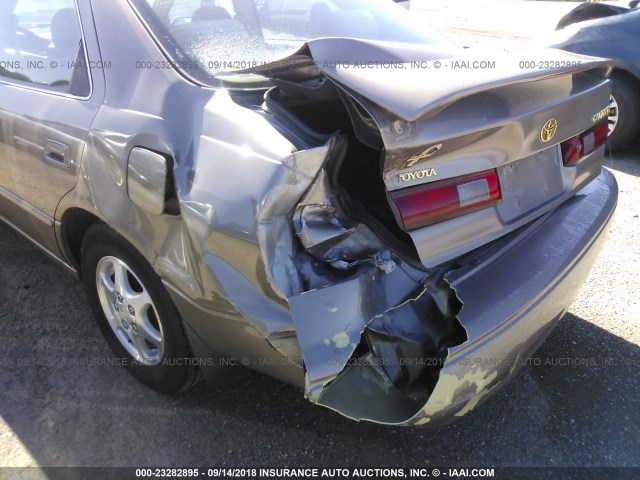 4T1BG22K6XU612121 - 1999 TOYOTA CAMRY CE/LE/XLE 棕色 照片 6
