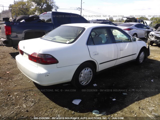 JHMCG5643XC000954 - 1999 HONDA ACCORD LX WHITE photo 4