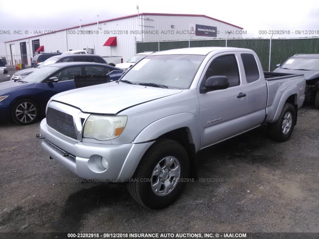 5TETU62N08Z575126 - 2008 TOYOTA TACOMA PRERUNNER ACCESS CAB SILVER photo 2