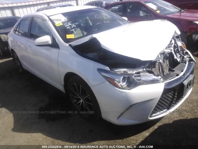 4T1BF1FKXFU481099 - 2015 TOYOTA CAMRY LE/XLE/SE/XSE 白色 照片 1