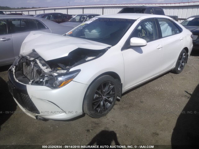 4T1BF1FKXFU481099 - 2015 TOYOTA CAMRY LE/XLE/SE/XSE 白色 照片 2