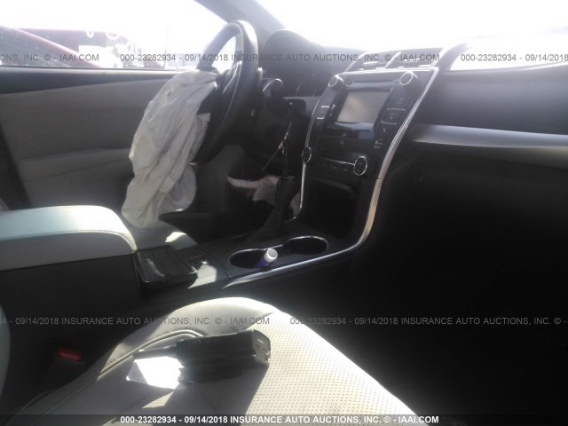 4T1BF1FKXFU481099 - 2015 TOYOTA CAMRY LE/XLE/SE/XSE 白色 照片 5