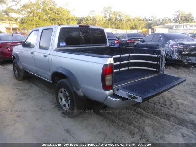 1N6ED27T7YC353476 - 2000 NISSAN FRONTIER CREW CAB XE/CREW CAB SE SILVER photo 3