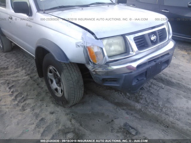 1N6ED27T7YC353476 - 2000 NISSAN FRONTIER CREW CAB XE/CREW CAB SE SILVER photo 6