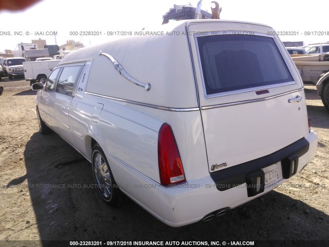 1GEEH06Y67U500122 - 2007 CADILLAC COMMERCIAL CHASSI  WHITE photo 3