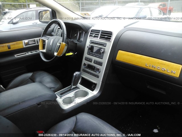 2LMDU88C58BJ19448 - 2008 LINCOLN MKX BLACK photo 5