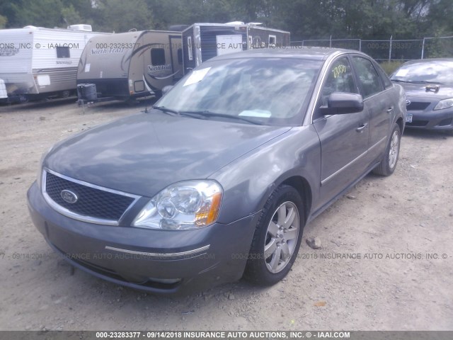 1FAFP24155G132857 - 2005 FORD FIVE HUNDRED SEL GRAY photo 2