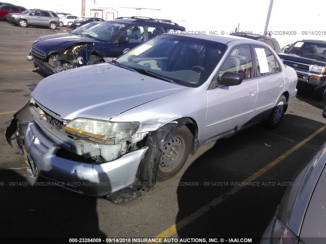 1HGCF86601A146935 - 2001 HONDA ACCORD VALUE SILVER photo 2