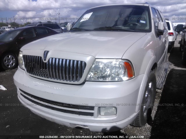 5LMFU27516LJ06338 - 2006 LINCOLN NAVIGATOR Biały zdjęcie 2