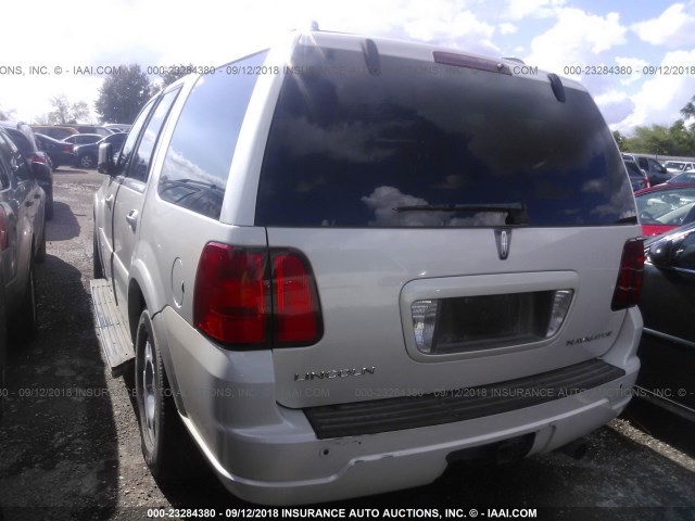 5LMFU27516LJ06338 - 2006 LINCOLN NAVIGATOR Biały zdjęcie 3