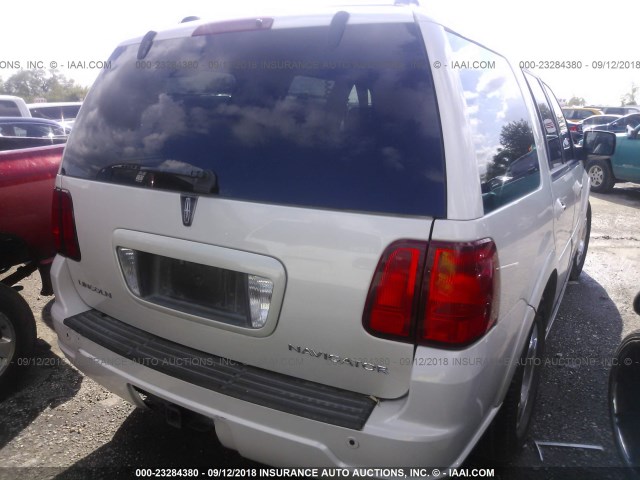 5LMFU27516LJ06338 - 2006 LINCOLN NAVIGATOR Biały zdjęcie 4