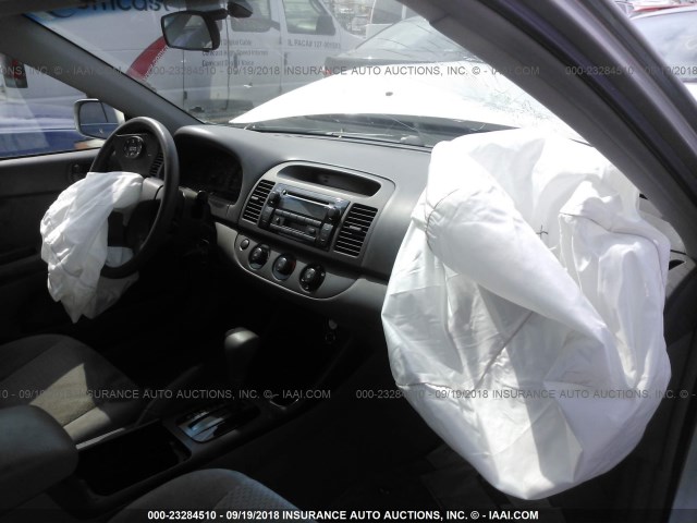 4T1BE32KX3U227845 - 2003 TOYOTA CAMRY LE/XLE/SE Gümüş foto 5