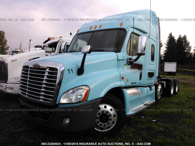 1FUNGLBG1CLBM4202 - 2012 FREIGHTLINER CASCADIA 125  BLUE photo 2