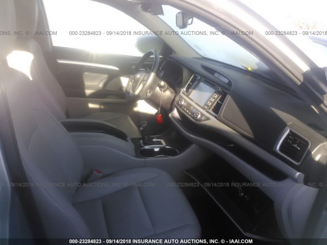 5TDKKRFH6ES030841 - 2014 TOYOTA HIGHLANDER XLE ვერცხლისფერი ფოტო 5