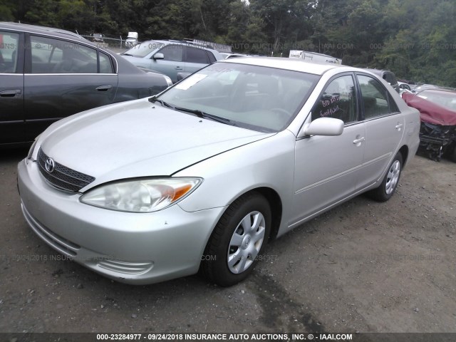 4T1BE32K43U674607 - 2003 TOYOTA CAMRY LE/XLE/SE Күміс фото 2