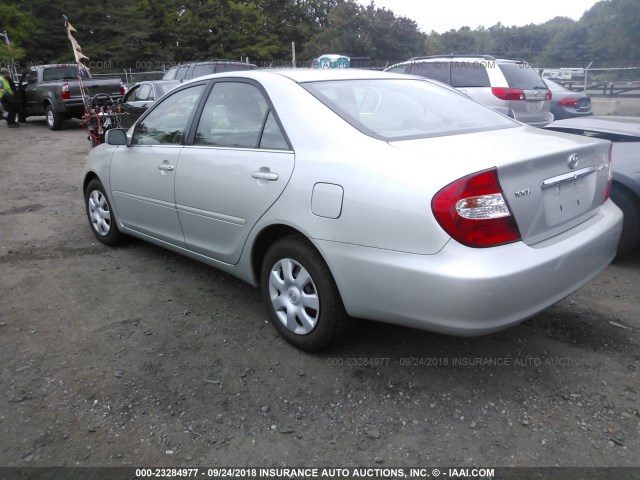 4T1BE32K43U674607 - 2003 TOYOTA CAMRY LE/XLE/SE Күміс фото 3