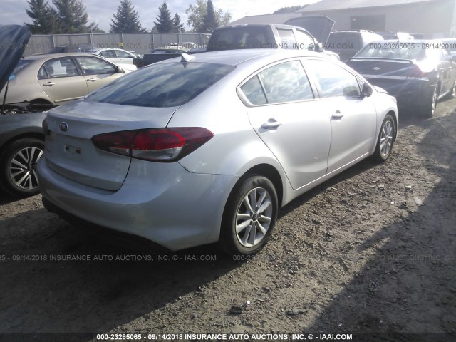 3KPFL4A71HE024055 - 2017 KIA FORTE LX/S SILVER photo 4