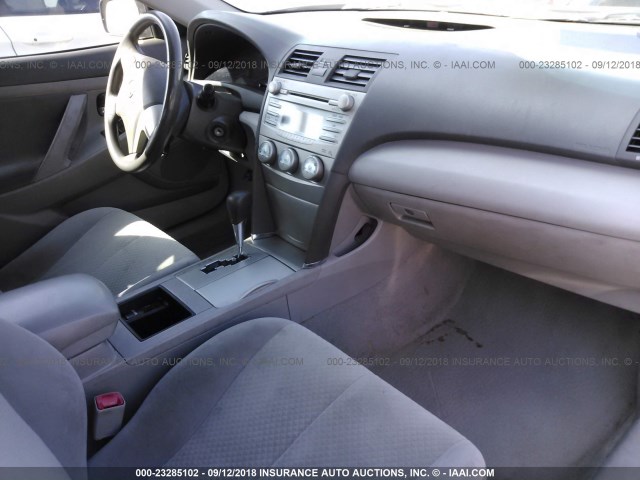4T4BE46K79R079278 - 2009 TOYOTA CAMRY SE/LE/XLE 灰色 照片 5