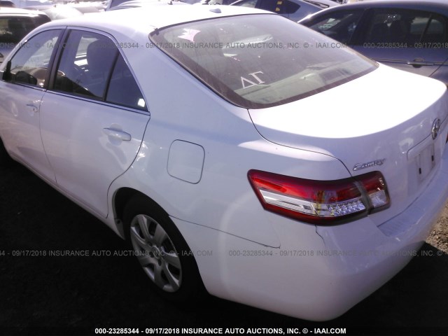 4T1BF3EK8BU606429 - 2011 TOYOTA CAMRY SE/LE/XLE თეთრი ფოტო 3