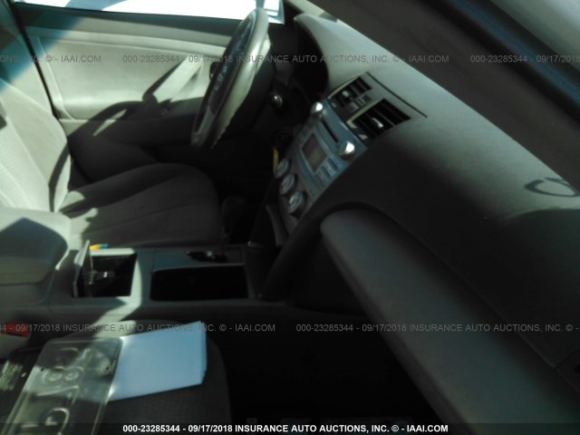 4T1BF3EK8BU606429 - 2011 TOYOTA CAMRY SE/LE/XLE თეთრი ფოტო 5