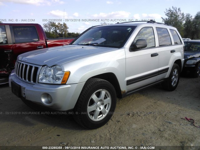 1J4GR48K55C715907 - 2005 JEEP GRAND CHEROKEE LAREDO/COLUMBIA/FREEDOM 银色 照片 2