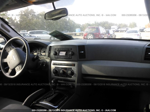 1J4GR48K55C715907 - 2005 JEEP GRAND CHEROKEE LAREDO/COLUMBIA/FREEDOM 银色 照片 5