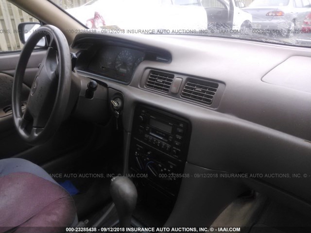 4T1BG22K8WU331498 - 1998 TOYOTA CAMRY CE/LE/XLE 黑色 照片 5