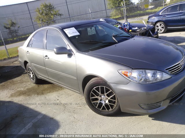 4T1BE30K86U732306 - 2006 TOYOTA CAMRY LE/XLE/SE Сұр фото 1
