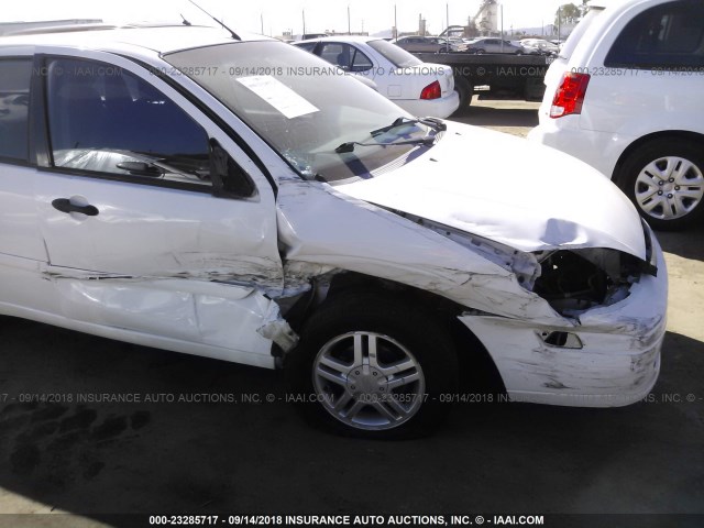 1FAFP34313W289943 - 2003 FORD FOCUS SE COMFORT/SE SPORT WHITE photo 6