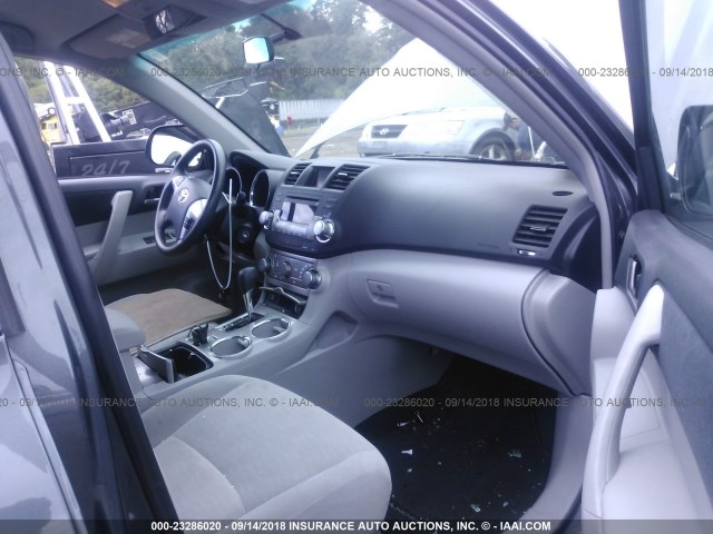 5TDBK3EH7CS164558 - 2012 TOYOTA HIGHLANDER SE GRAY photo 5