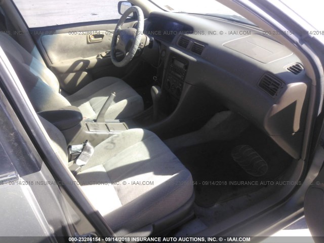 JT2BG22K6Y0383056 - 2000 TOYOTA CAMRY CE/LE/XLE 银色 照片 5