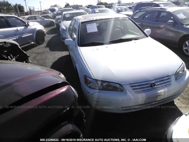JT2BF22K3W0091199 - 1998 TOYOTA CAMRY CE/LE/XLE 白色 照片 1