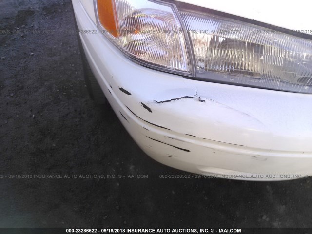 JT2BF22K3W0091199 - 1998 TOYOTA CAMRY CE/LE/XLE WHITE photo 6