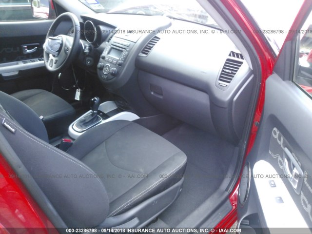 KNDJT2A62C7355189 - 2012 KIA SOUL +/!/SPORT RED photo 5