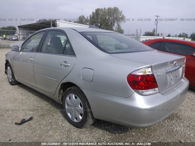 4T1BE32K15U097618 - 2005 TOYOTA CAMRY LE/XLE/SE Gümüş foto 3