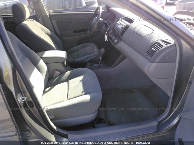 4T1BE32K26U729060 - 2006 TOYOTA CAMRY LE/XLE/SE Сұр фото 5