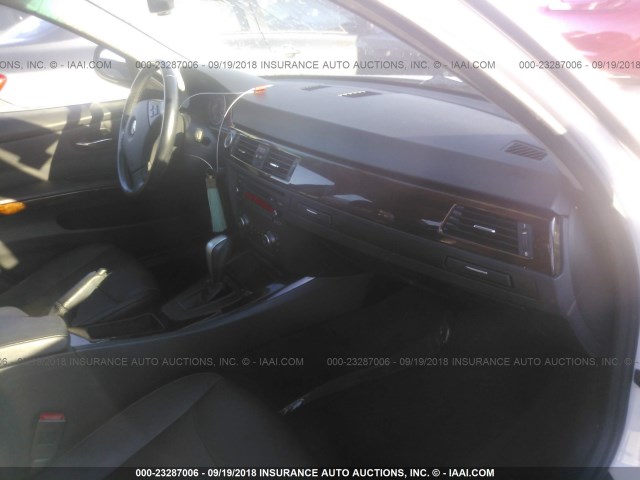 WBAPK5G51BNN24378 - 2011 BMW 328 XI SULEV WHITE photo 5