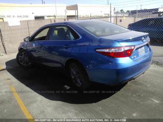 4T1BF1FK6HU702720 - 2017 TOYOTA CAMRY LE/XLE/SE/XSE 蓝色 照片 3