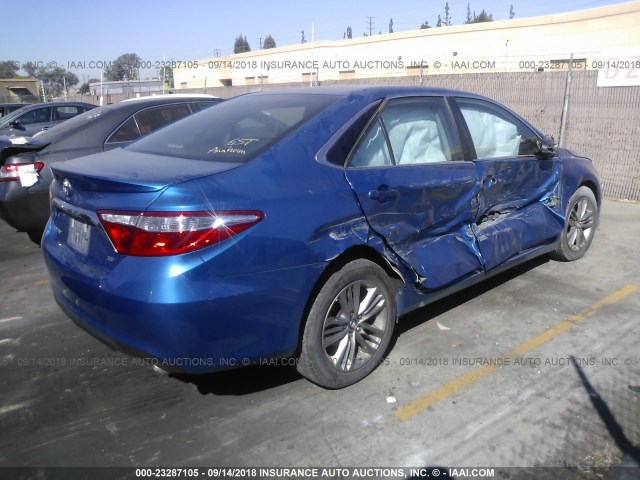 4T1BF1FK6HU702720 - 2017 TOYOTA CAMRY LE/XLE/SE/XSE 蓝色 照片 4