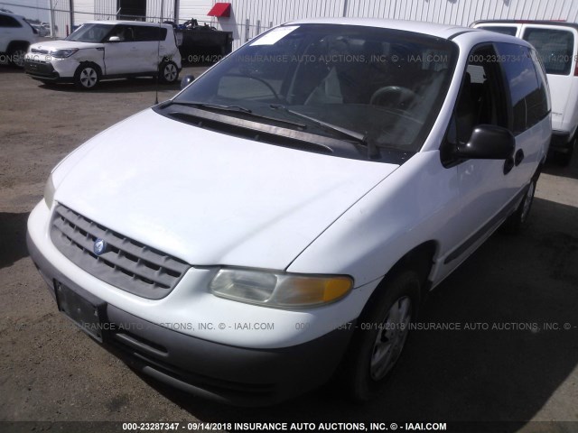2P4GP25G8XR132074 - 1999 PLYMOUTH VOYAGER WHITE photo 2