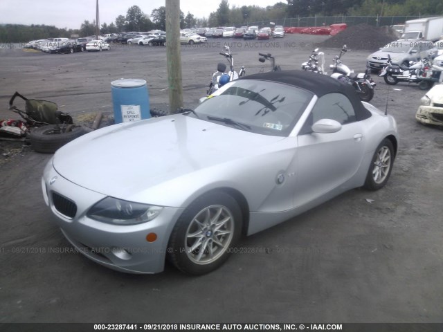 4USBT33515LS56852 - 2005 BMW Z4 2.5 SILVER photo 2