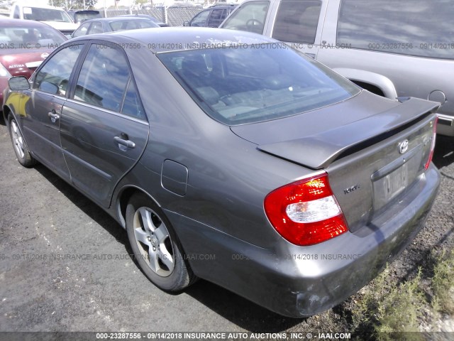 4T1BF30KX2U512253 - 2002 TOYOTA CAMRY LE/XLE/SE Сұр фото 3