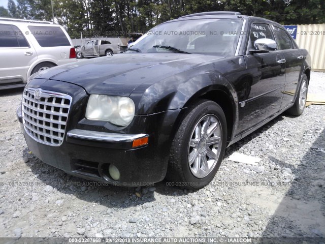 2C3JA63H25H530581 - 2005 CHRYSLER 300C BLACK photo 2