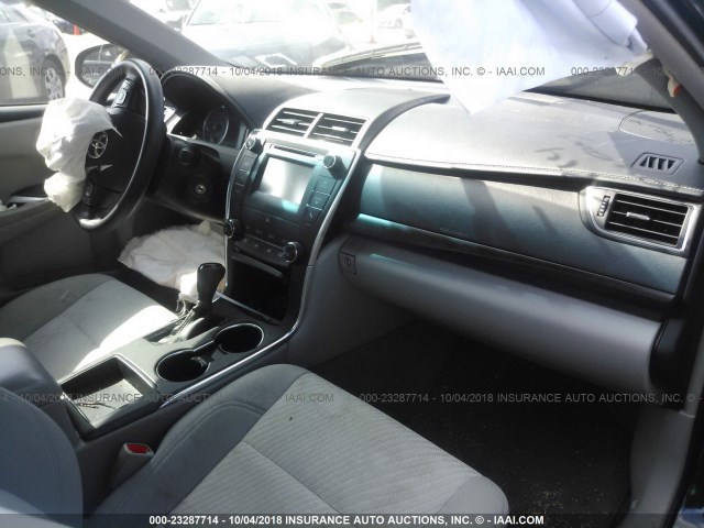 4T1BF1FK6GU551683 - 2016 TOYOTA CAMRY LE/XLE/SE/XSE BLACK photo 5