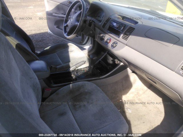 4T1BE32K93U203794 - 2003 TOYOTA CAMRY LE/XLE/SE Ақ фото 5