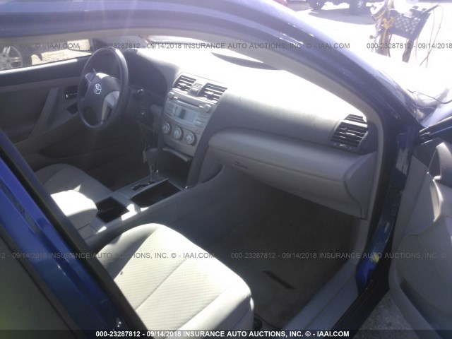 4T4BE46K99R106156 - 2009 TOYOTA CAMRY SE/LE/XLE ლურჯი ფოტო 5